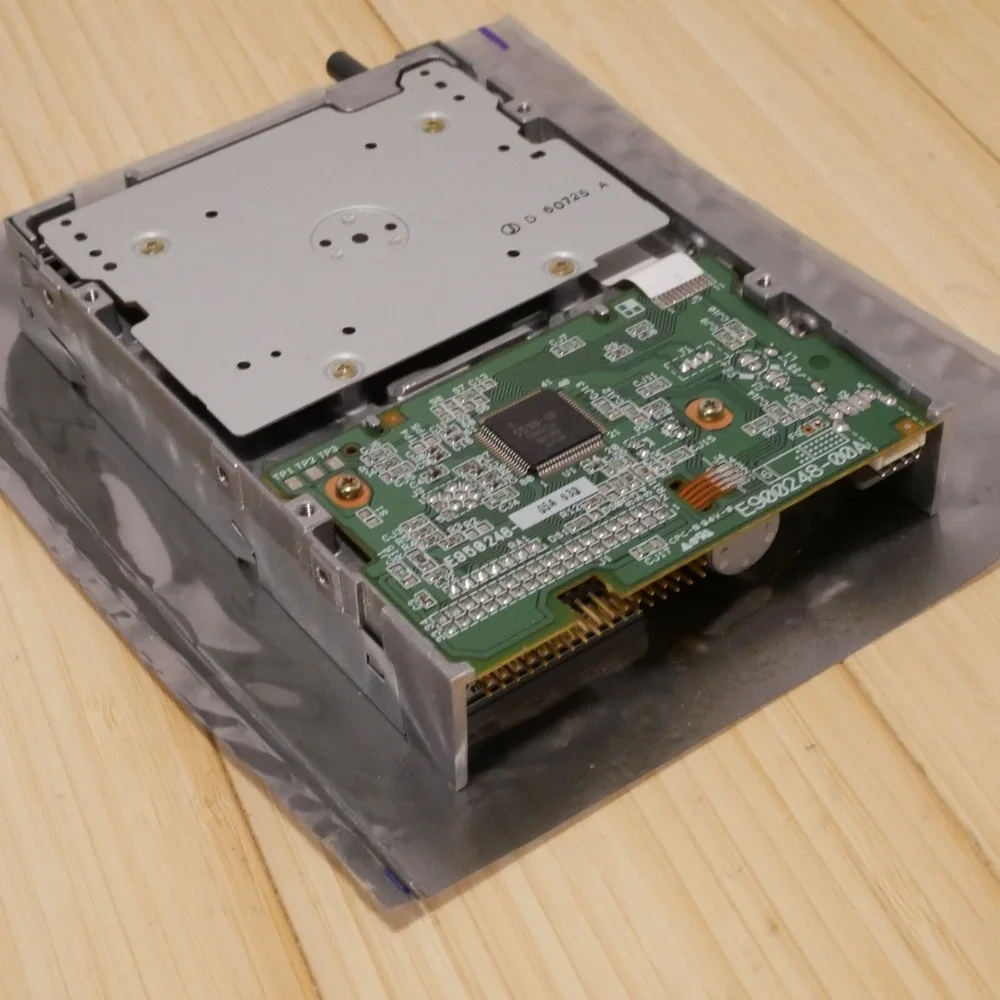 Teac 3.5 inch 1.44MB Internal Floppy Disk Drive FD-235HG Tested & Working - 16‎